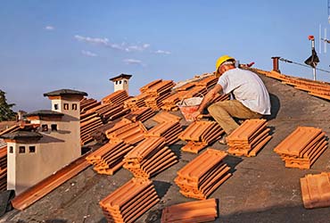 Pourquoi confier les travaux à un couvreur 92 ?